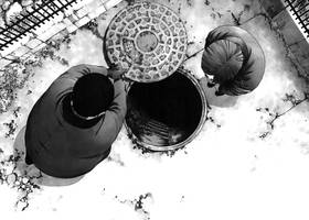 Read MANHOLE  6 Page 1 in English